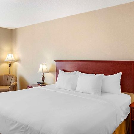 Quality Inn & Suites Edmonton International Airport Leduc Buitenkant foto