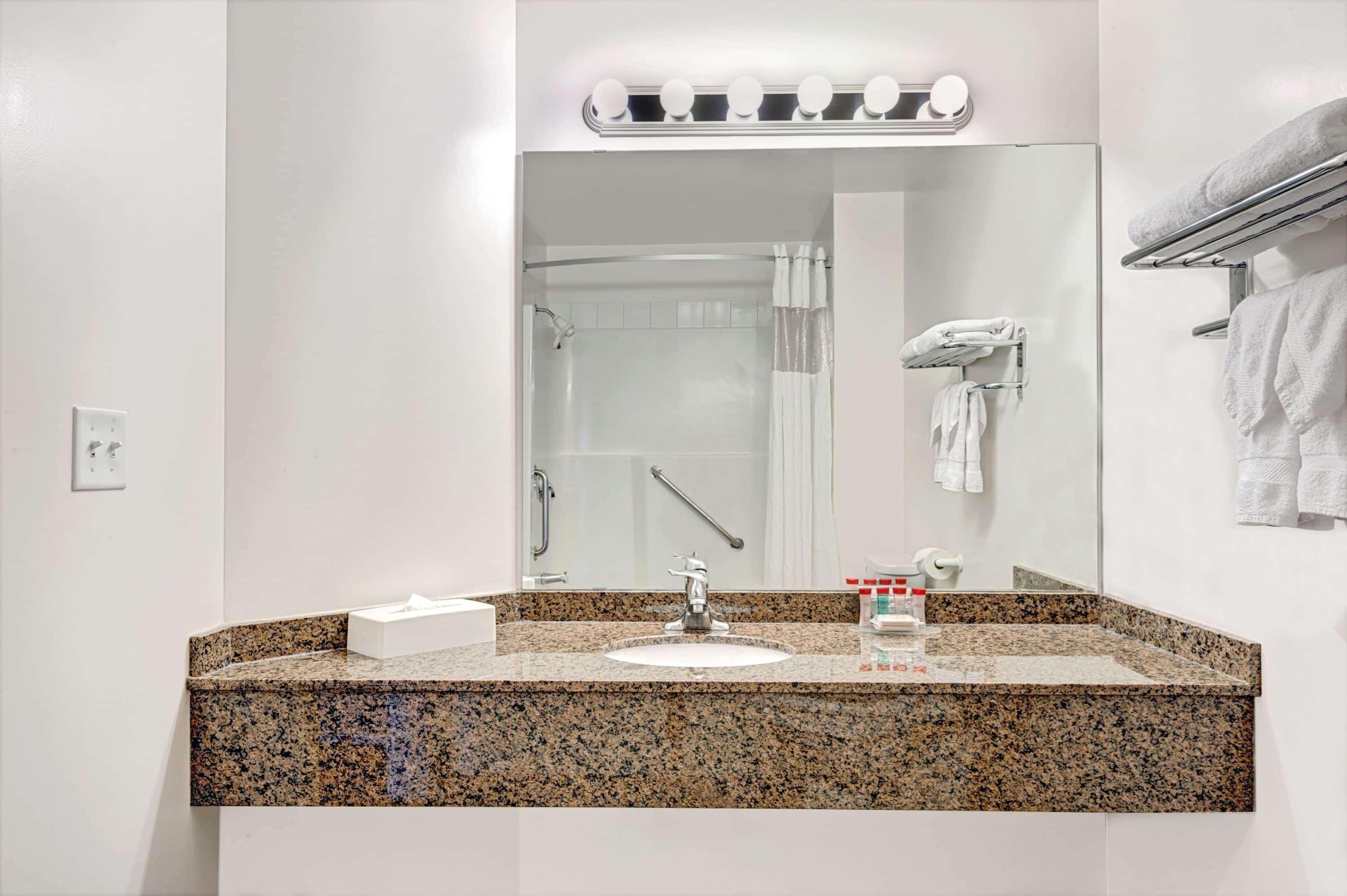 Quality Inn & Suites Edmonton International Airport Leduc Buitenkant foto