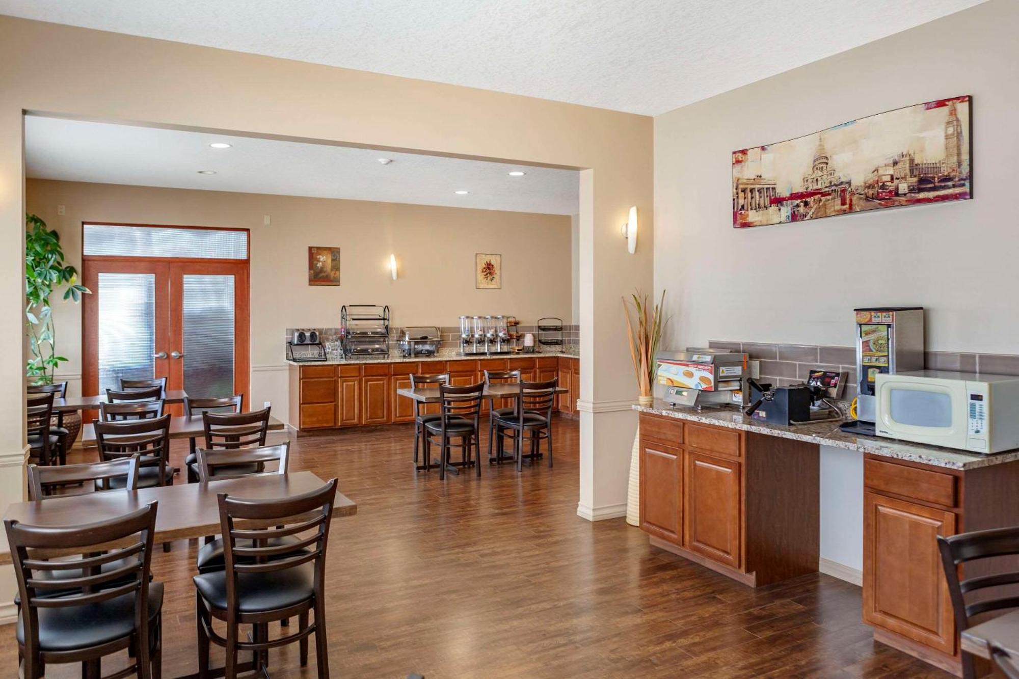 Quality Inn & Suites Edmonton International Airport Leduc Buitenkant foto