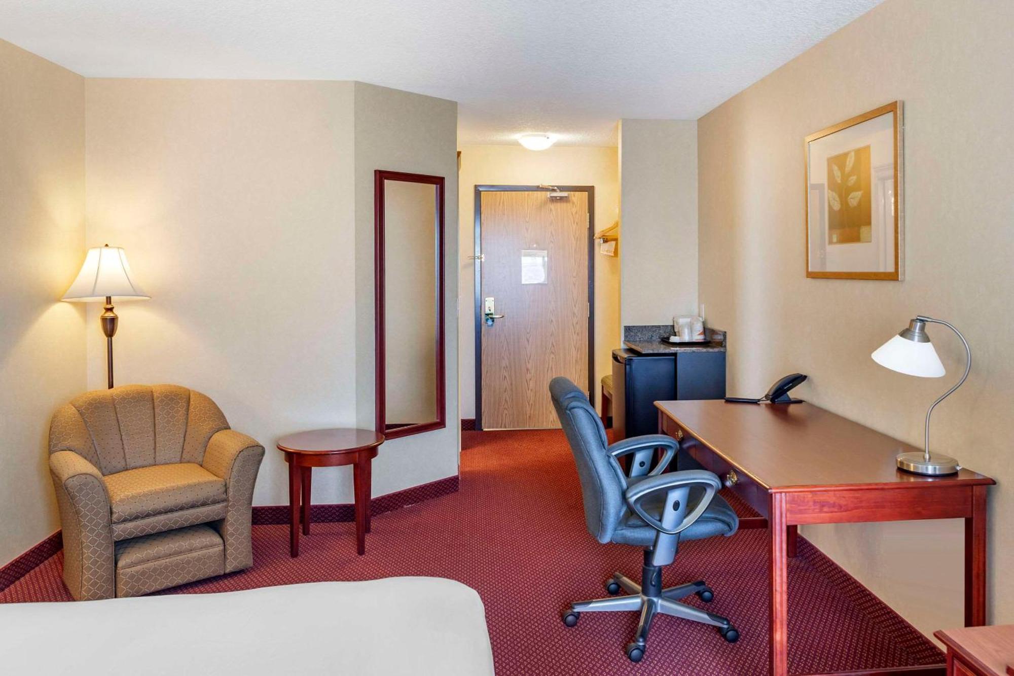 Quality Inn & Suites Edmonton International Airport Leduc Buitenkant foto