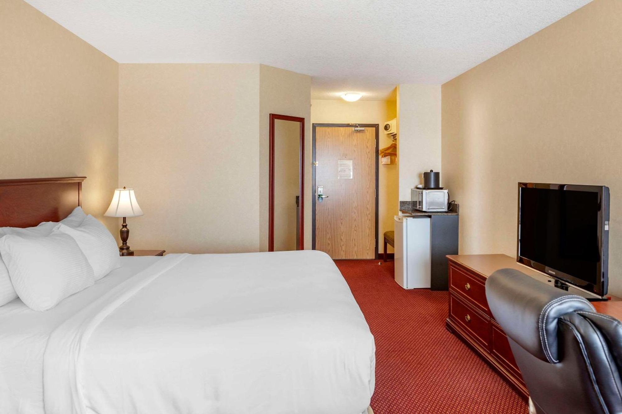 Quality Inn & Suites Edmonton International Airport Leduc Buitenkant foto