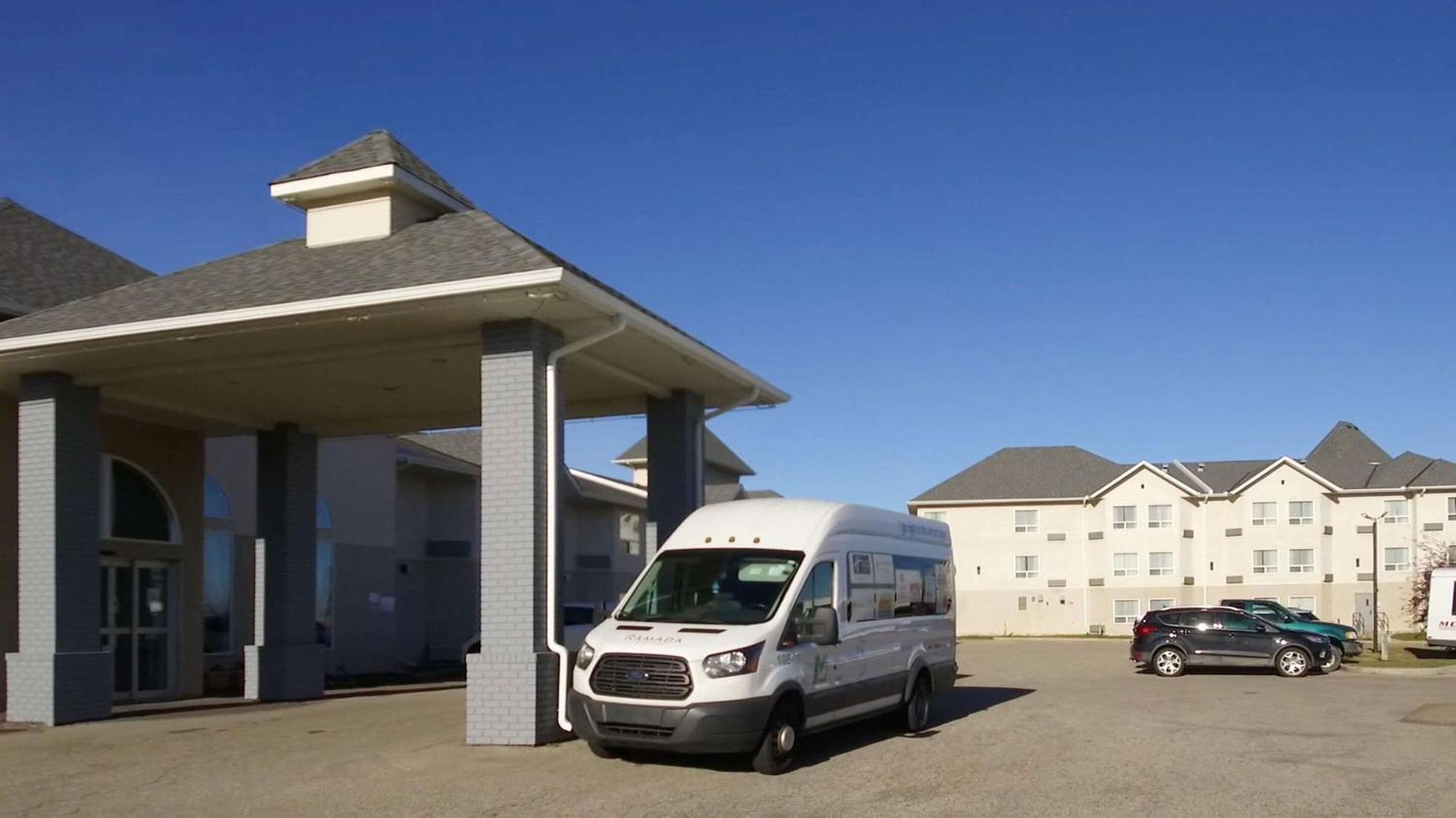 Quality Inn & Suites Edmonton International Airport Leduc Buitenkant foto