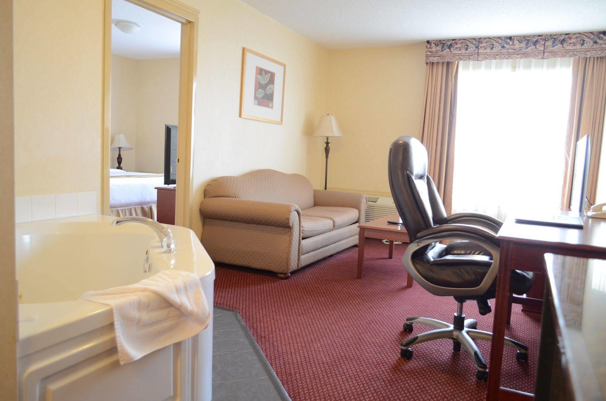 Quality Inn & Suites Edmonton International Airport Leduc Buitenkant foto